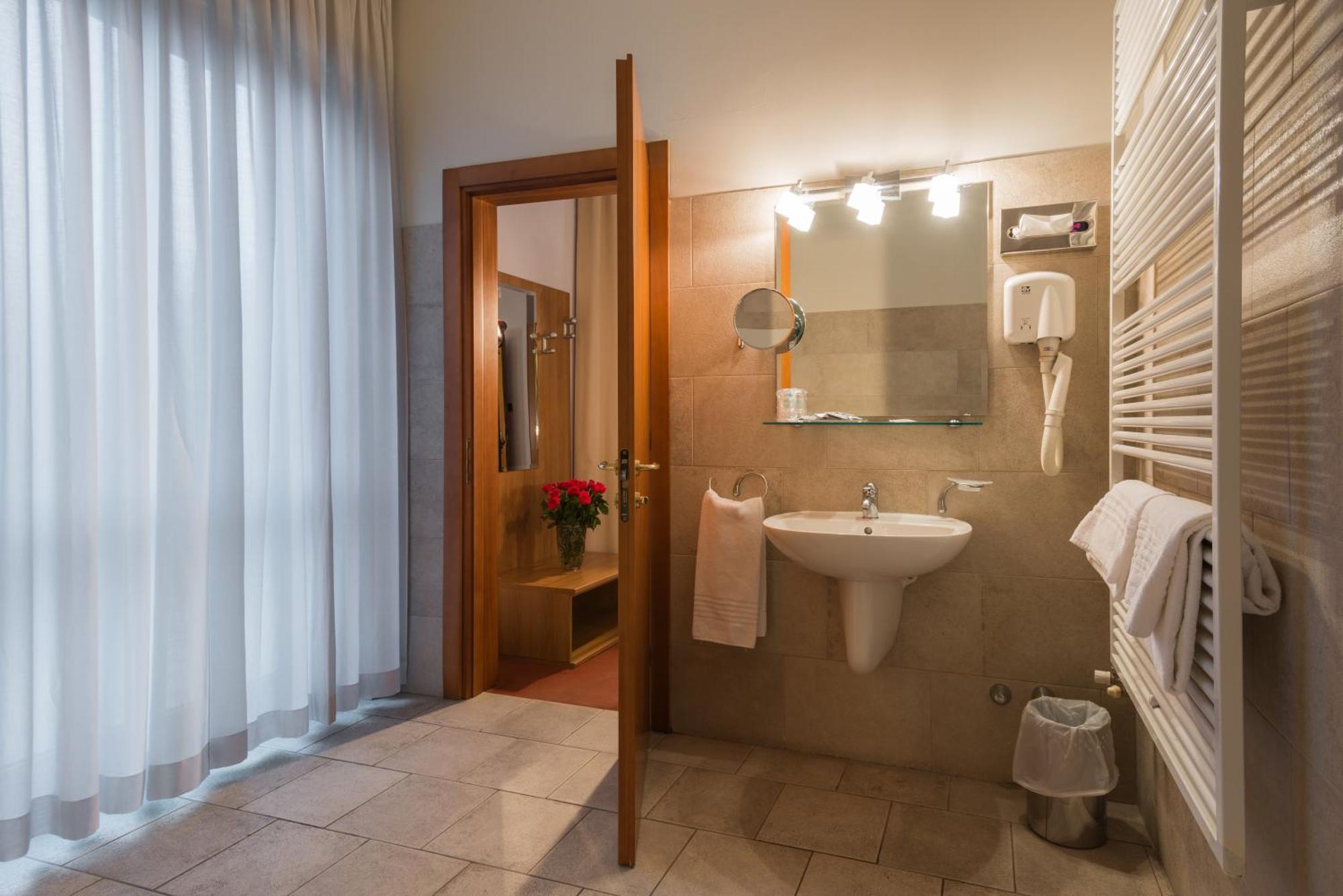 Hotel Lux Alessandria Eksteriør bilde