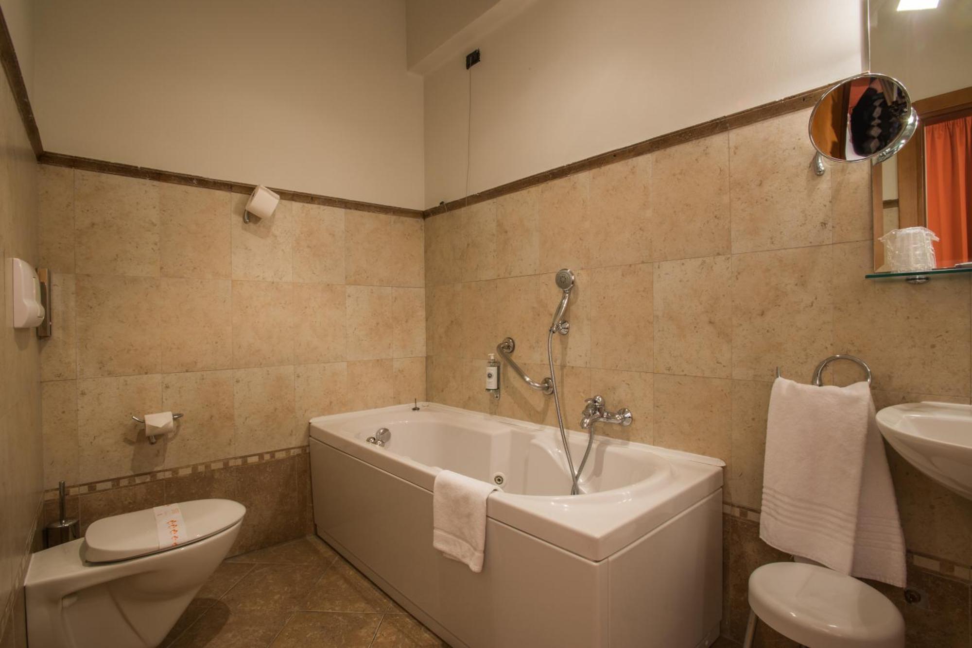 Hotel Lux Alessandria Eksteriør bilde