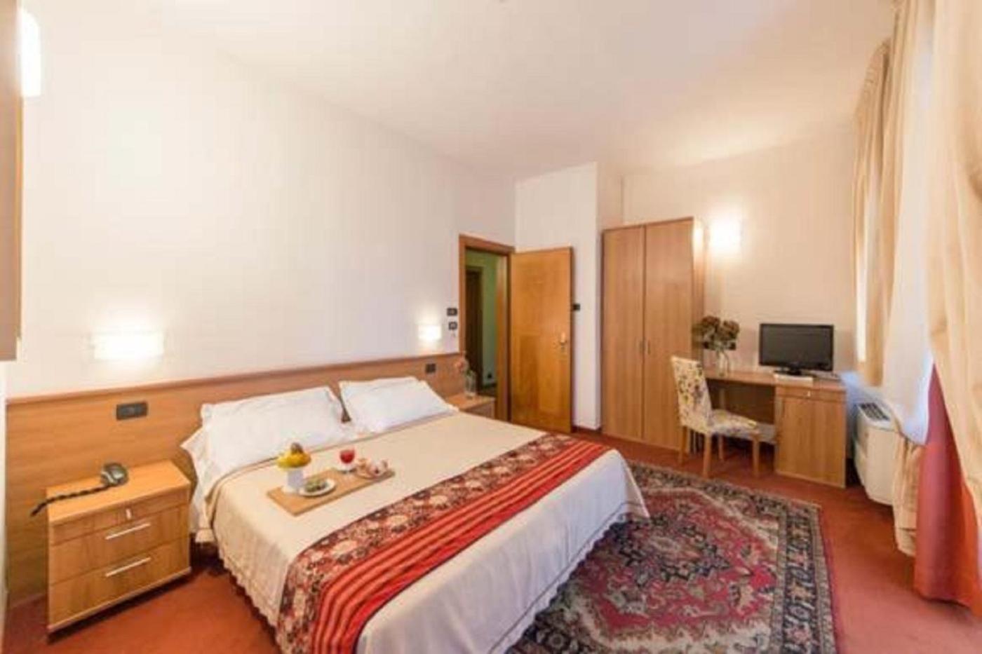 Hotel Lux Alessandria Eksteriør bilde