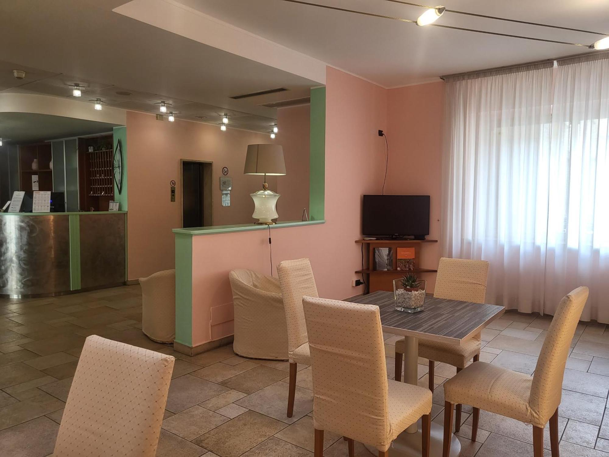 Hotel Lux Alessandria Eksteriør bilde