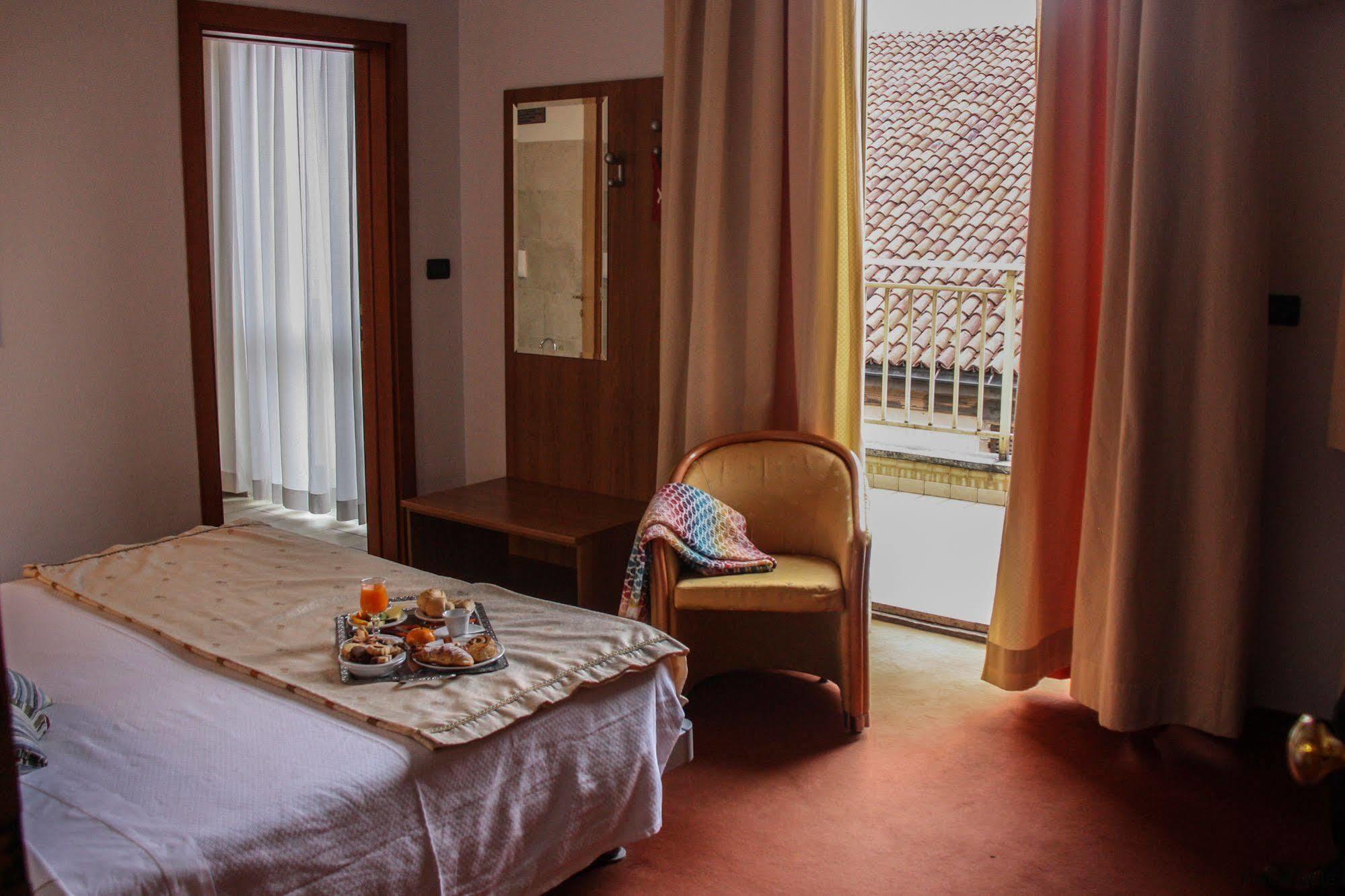 Hotel Lux Alessandria Eksteriør bilde