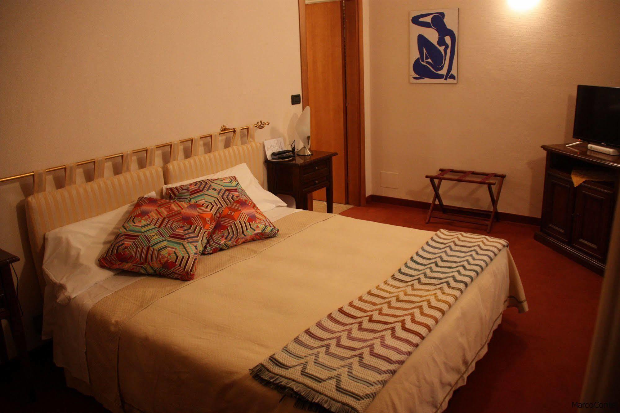 Hotel Lux Alessandria Eksteriør bilde